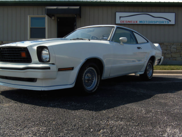 1978 Ford Mustang (White/White)