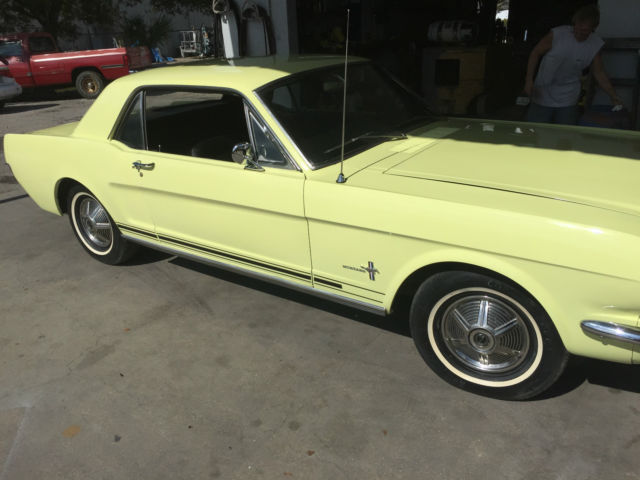 1966 Ford Mustang (Yellow/Black)