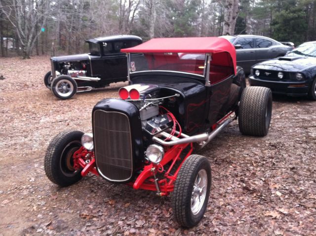 1929 Ford Model A (Black/Red)