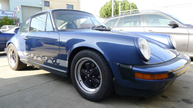 1974 Porsche 911 (Blue/Black)