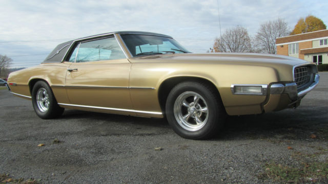 1968 Ford Thunderbird (Gold/Gold)