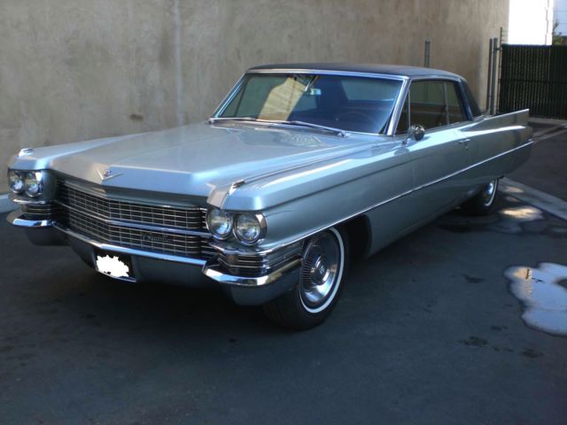 1963 Cadillac DeVille (Nevada Silver/Red)