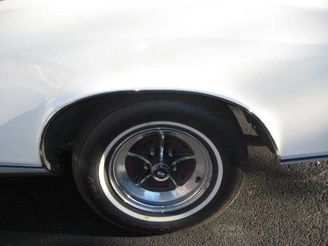 1968 Buick Riviera (White/Black)