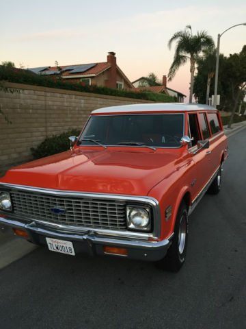 1972 Chevrolet Suburban (Orange (Hugger Orange)/Orange/Black Houndstooth)