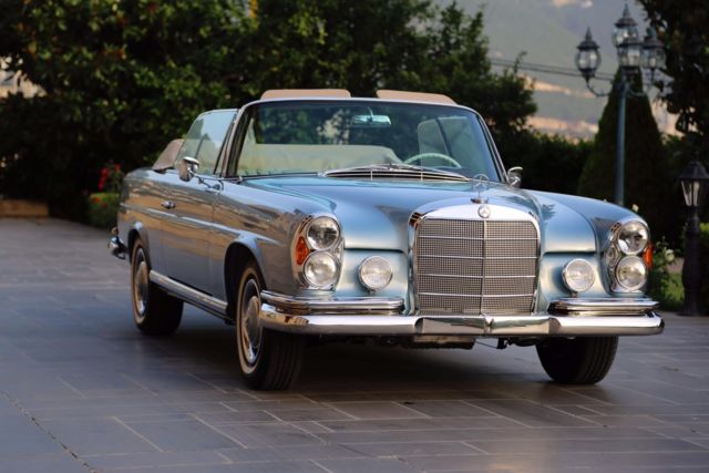 1963 Mercedes-Benz 200-Series (Blue/Tan)
