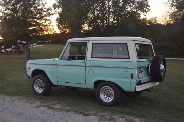 1977 Ford Bronco (Green/Green and White (Black Carpet))