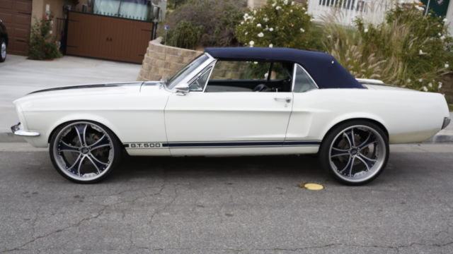 1967 Ford Mustang (White/White)