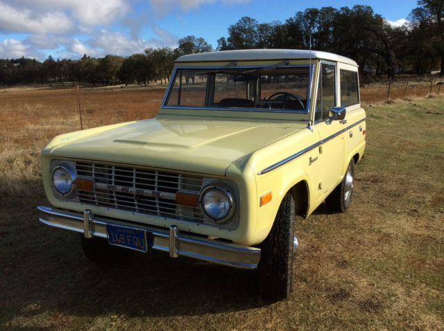 1973 Ford Bronco (Yellow/Brown)