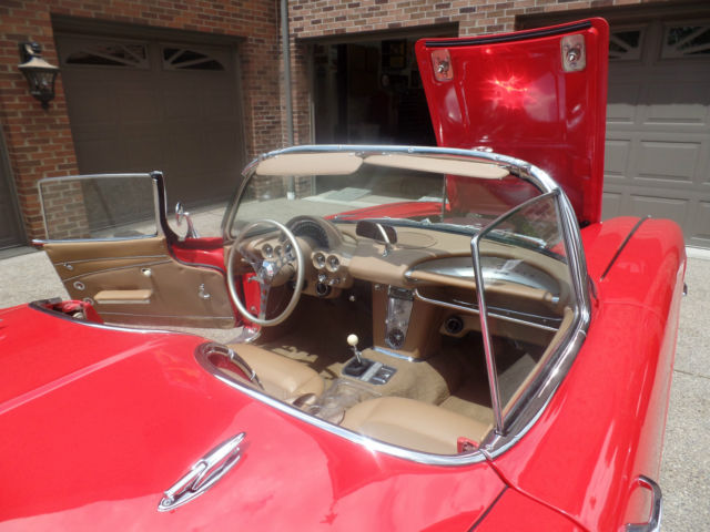 1962 Chevrolet Corvette (ROMAN RED/Tan)