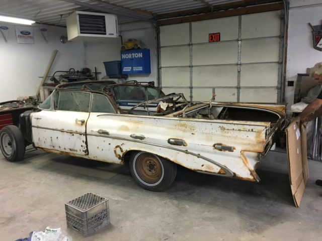 1959 Pontiac Bonneville (Cameo White/Tri color Blue)