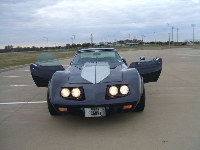 1973 Chevrolet Corvette (Dark Blue/Black)
