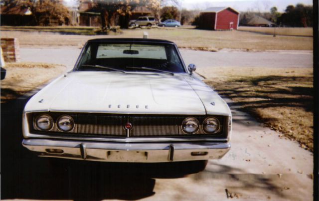 1967 Dodge Coronet (BUTTERNUT YELLOW/Black)