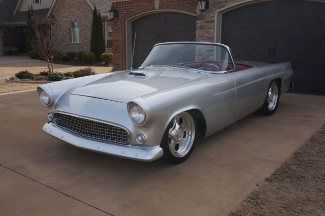 1955 Ford Thunderbird (Silver/Red)