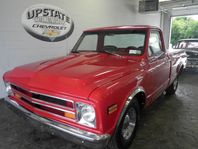 1968 Chevrolet C-10 (Red/Black)