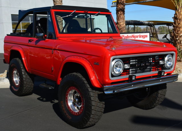1972 Ford Bronco (Red/Black)