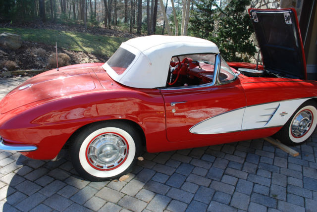 1961 Chevrolet Corvette (Red/Red)