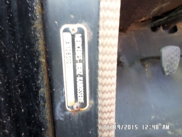 1959 Mercedes-Benz 200-Series (Black/Red)