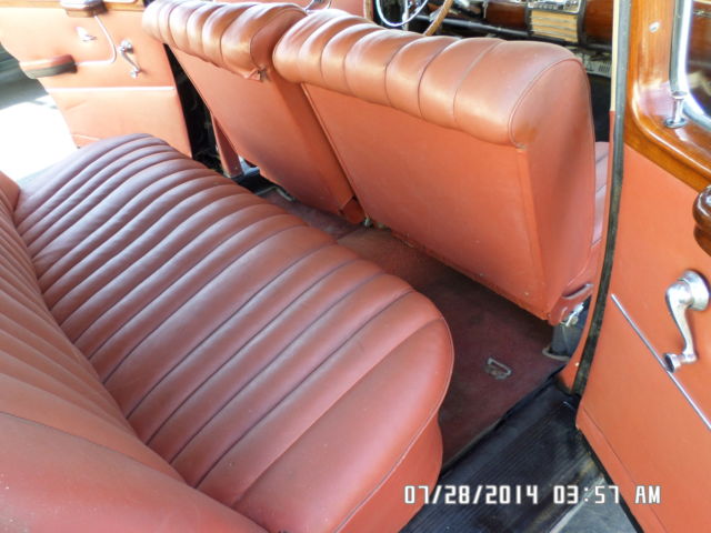 1959 Mercedes-Benz 200-Series (Black/Red)