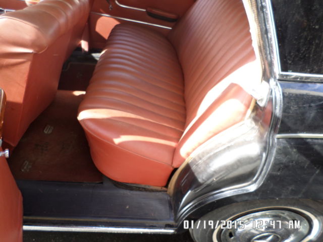 1959 Mercedes-Benz 200-Series (Black/Red)