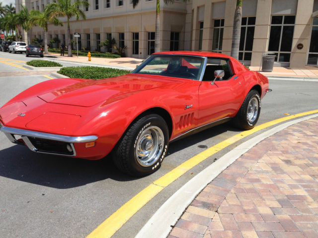1969 Chevrolet Corvette (Red/Black)