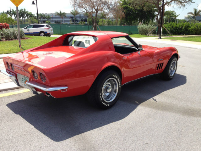 1969 Chevrolet Corvette (Red/Black)