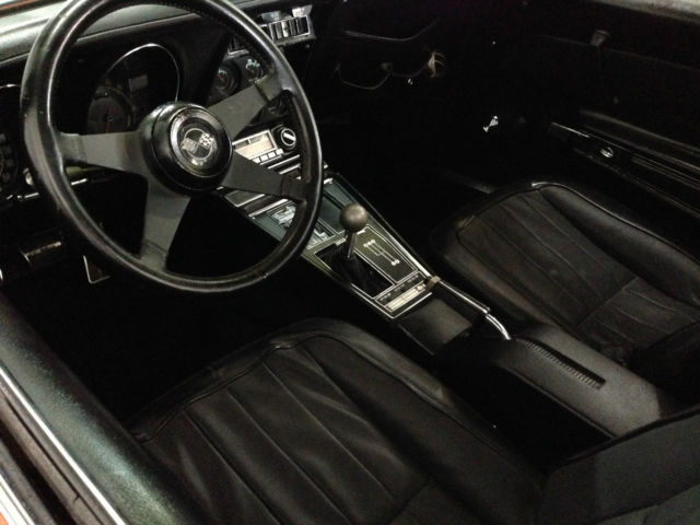 1969 Chevrolet Corvette (Red/Black)