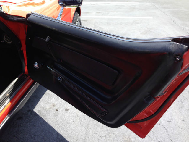 1969 Chevrolet Corvette (Red/Black)