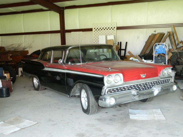 1959 Ford Fairlane (Red, black, and white/Black)