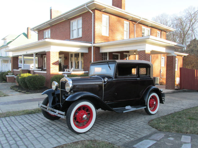 1931 Ford Model A (Ford Maroon/Brown)