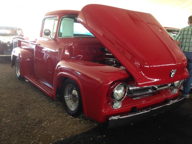 1956 Ford F-100 (Red/Black)