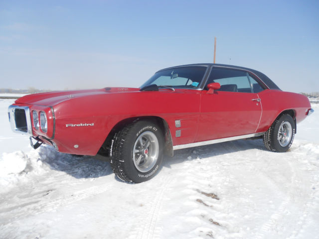1969 Pontiac Firebird (Red/Black)