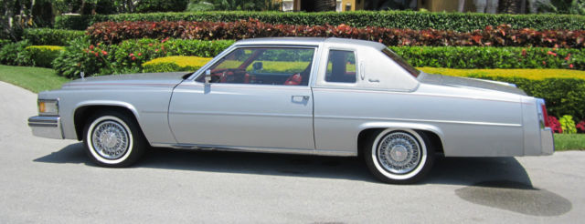 1977 Cadillac DeVille (Silver/Burgundy)