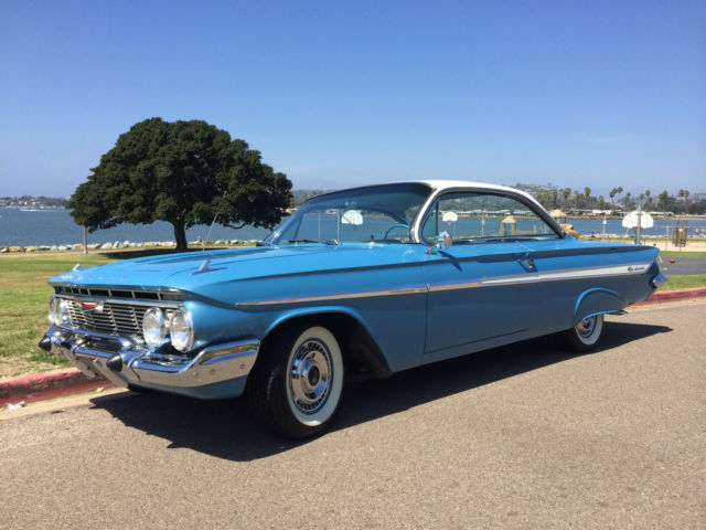 1961 Chevrolet Impala (Jewel Blue/tri color blue)