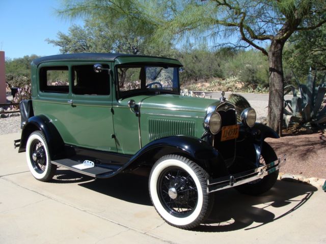 1931 Ford Model A (green/brown)