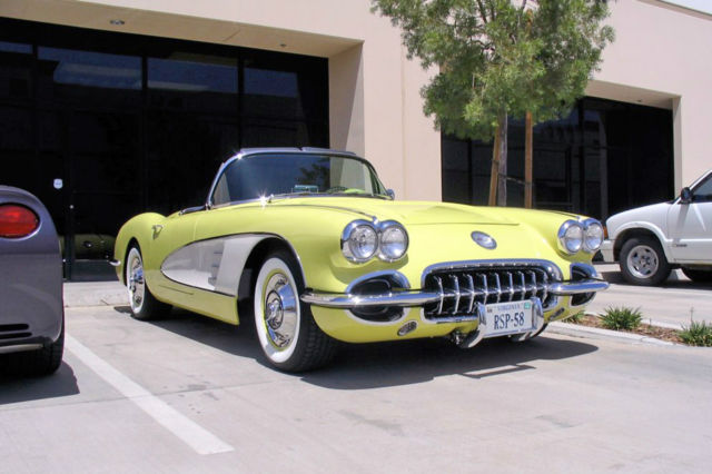 1958 Chevrolet Corvette (Yellow/Black)