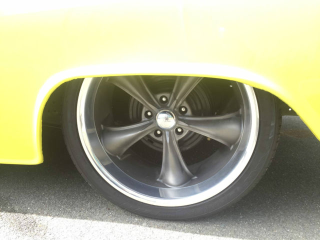 1962 Chevrolet C-10 (Yellow/Gray)