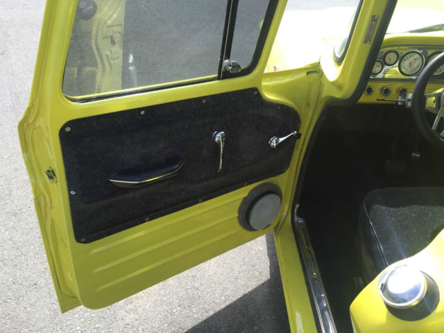 1962 Chevrolet C-10 (Yellow/Gray)