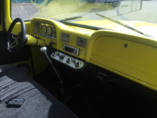 1962 Chevrolet C-10 (Yellow/Gray)