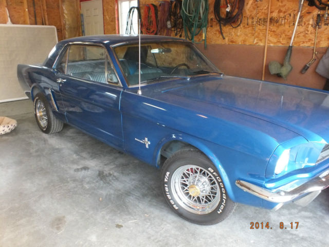 1964 Ford Mustang (Blue/blue/white)