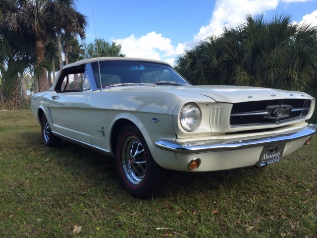 1965 Ford Mustang (White/Red)