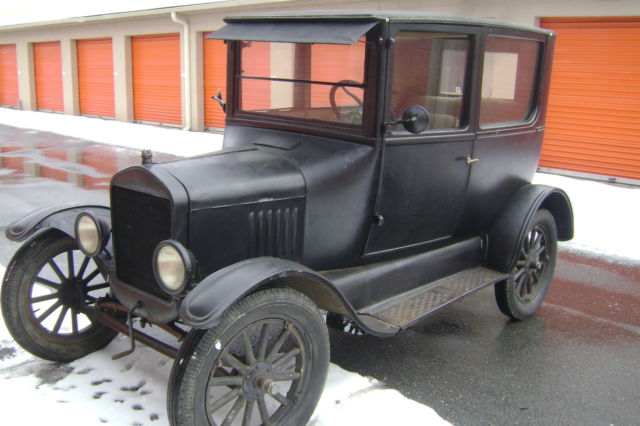 1925 Ford Model T (Black/Tan)