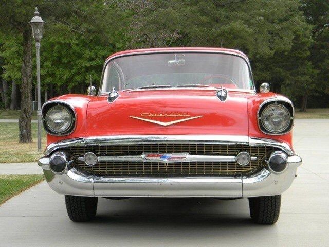 1957 Chevrolet Bel Air/150/210 (Fire red/Black and red)