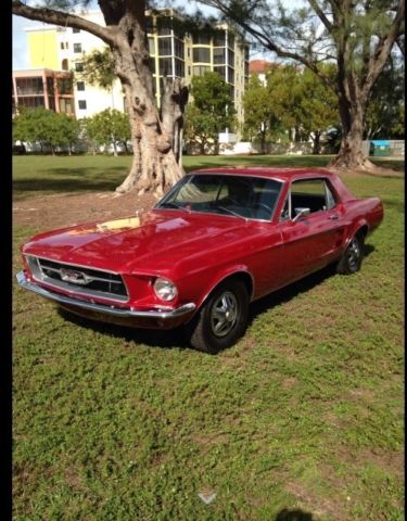 1967 Ford Mustang (sangra red/Black)