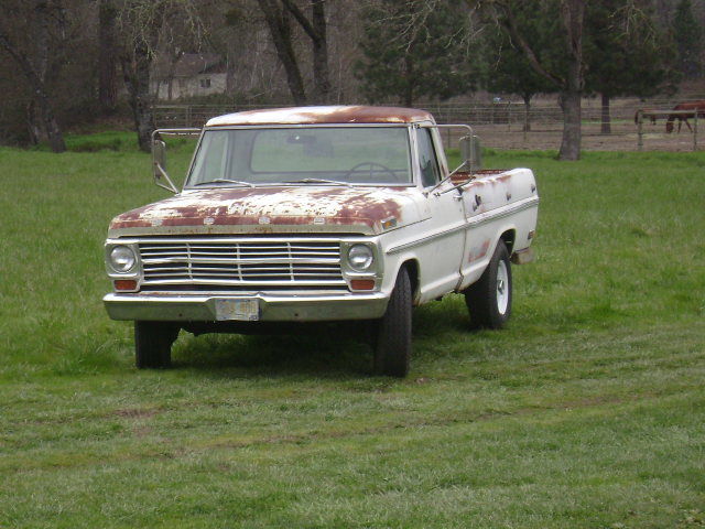 1969 Ford F-250 (White/White and Blue)
