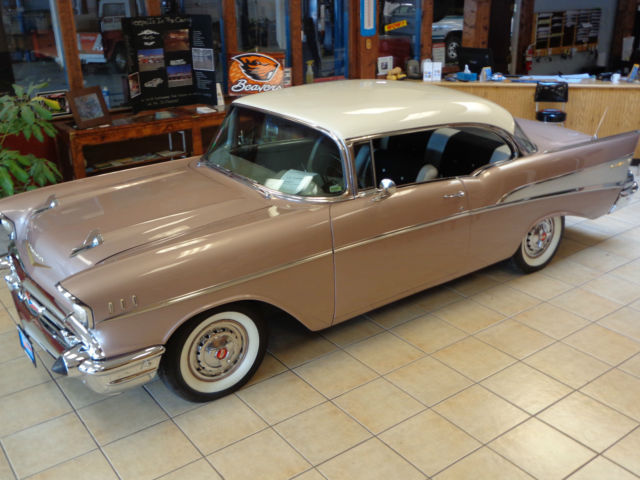 1957 Chevrolet Bel Air/150/210 (Canyon Coral w/Indian Ivory Top/Black)