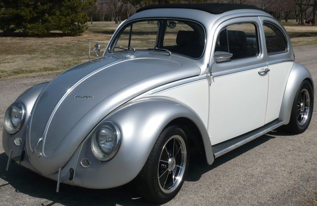 1961 Volkswagen Beetle - Classic (Silver/White/Gray)