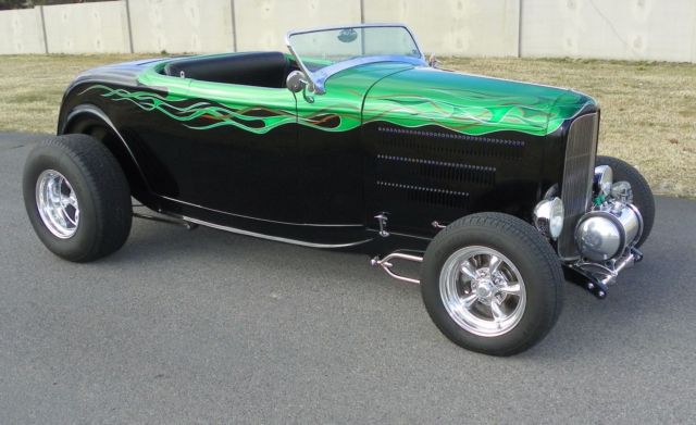 1932 Ford Roadster Hot Rod (Black with Green Flames/Black Ultra-Leather)