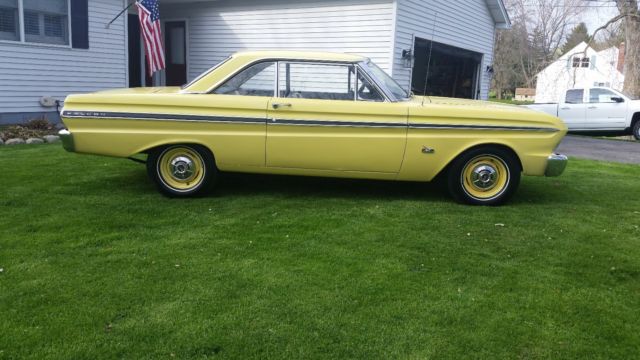 1965 Ford Falcon (Yellow/Black)