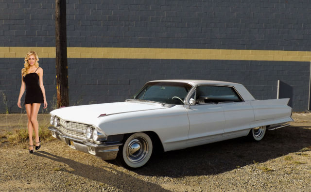 1962 Cadillac DeVille (White/Black)