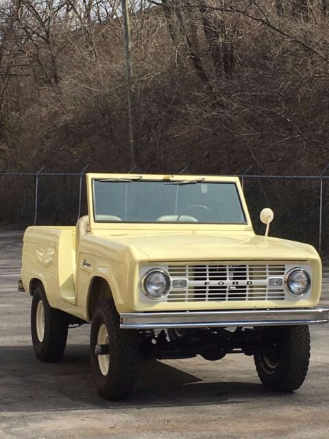 1966 Ford Bronco (Springtime Yellow/Ivy Gold)